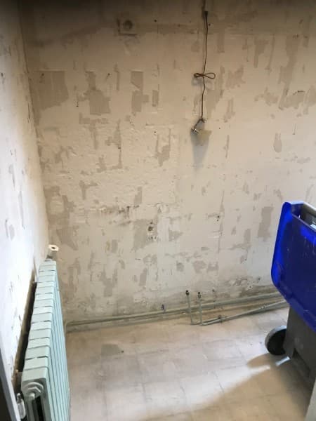 Pose d'une nouvelle salle de bain - Avant