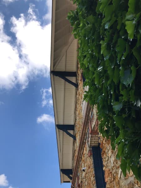 Rénovation peinture boiseries et dessous de toit - Après